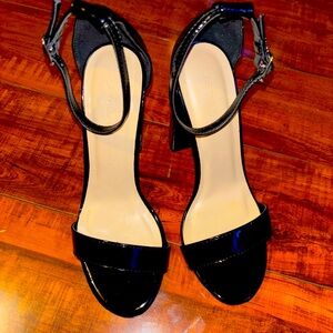 Black 4in heels